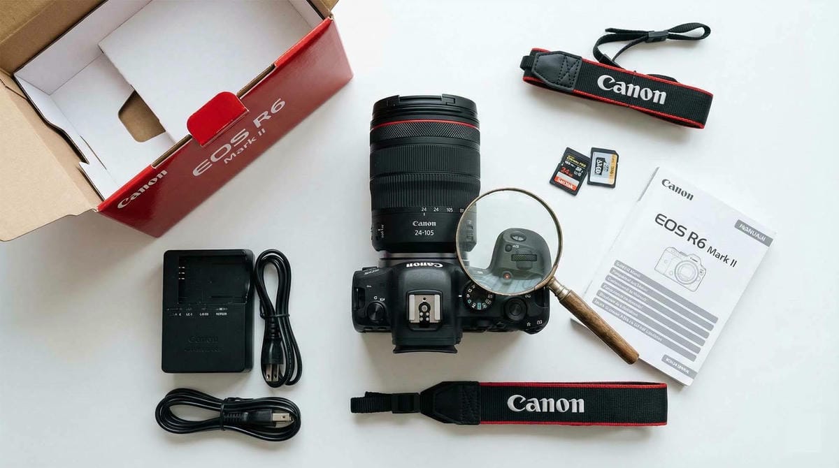 檢查 Canon 相機蒙皮與快門數 / Checking Canon camera rubber grip and shutter count.